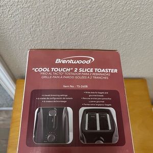 Brand new Brentwood two slice toaster.